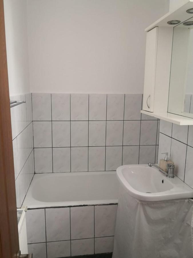 Apartament cu doua camere Târgu Jiu Exterior foto